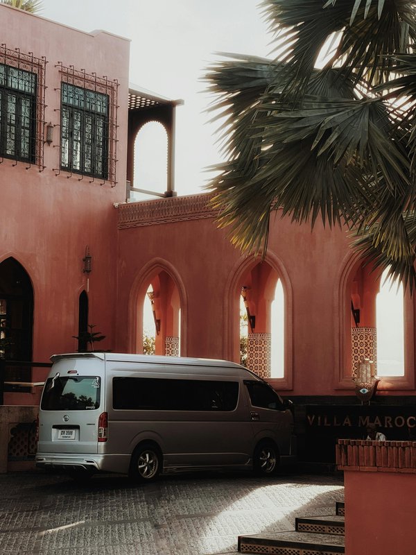 Louez un minibus 9 places et voyagez en toute simplicité